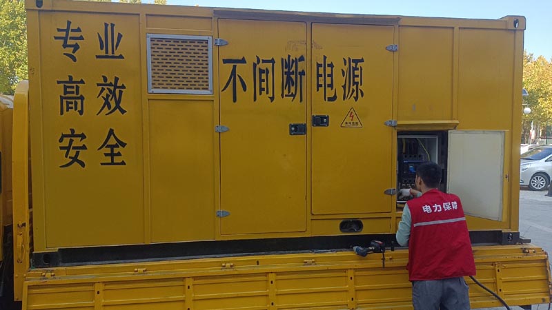 拜城柴油发电机组和UPS电源配合使用时，如何避免切换过程中的电力中断？